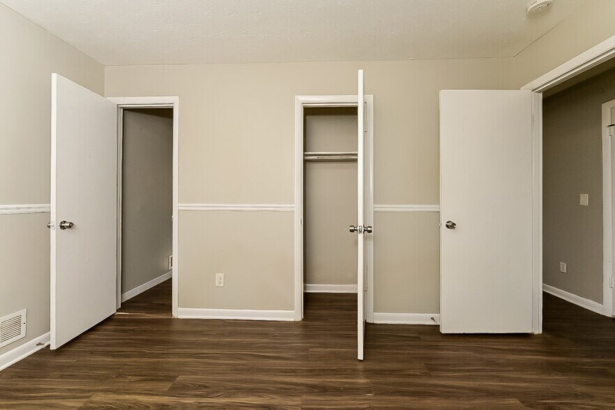 Building Photo - 9184 Homewood Dr