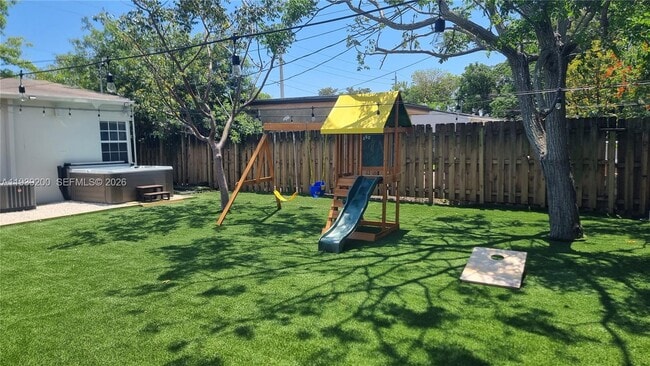 Building Photo - 5157 NE 6th Ave