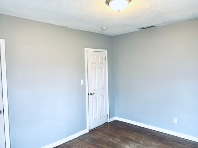 Building Photo - 13870 Couwlier Ave