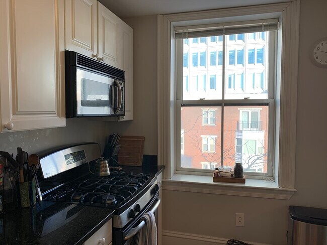 Building Photo - 29 Bowdoin St