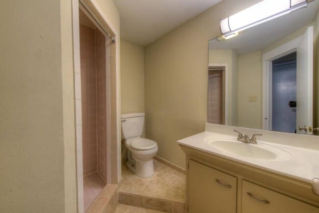 Building Photo - 401 Cherry Hill Dr