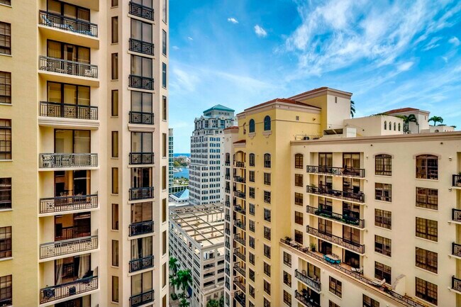 Building Photo - 701 S Olive Ave