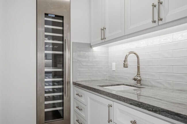 Building Photo - Luxury Foothills Estate | 4 Bed + Loft | 4.5 Bath | 6,200 Sq Ft | $8,500/month