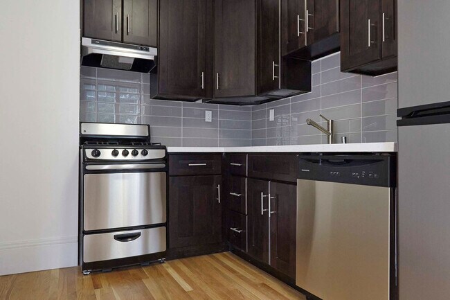 Interior Photo - 828 Jones
