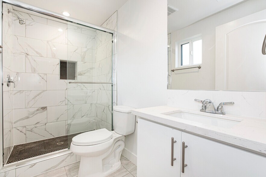 Building Photo - 5914 Tujunga Ave