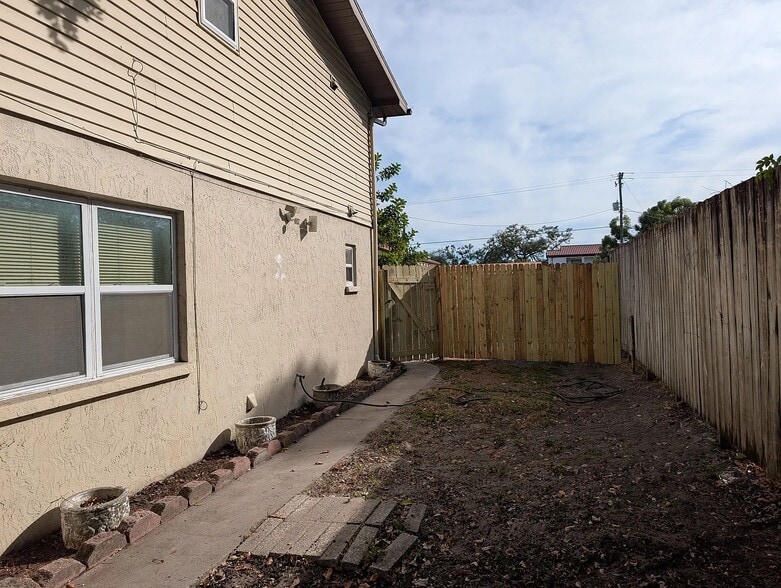 Backyard (2) - 1118 15th St W