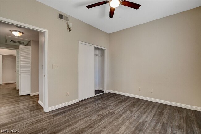 Building Photo - 5650 E Sahara Ave