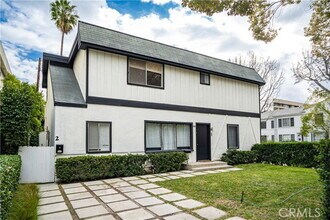 Building Photo - 400 N Maple Dr
