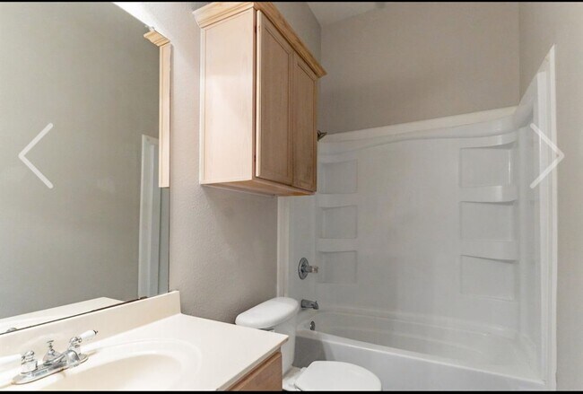 Building Photo - 4 Bedroom Single Family Home in Arlington....