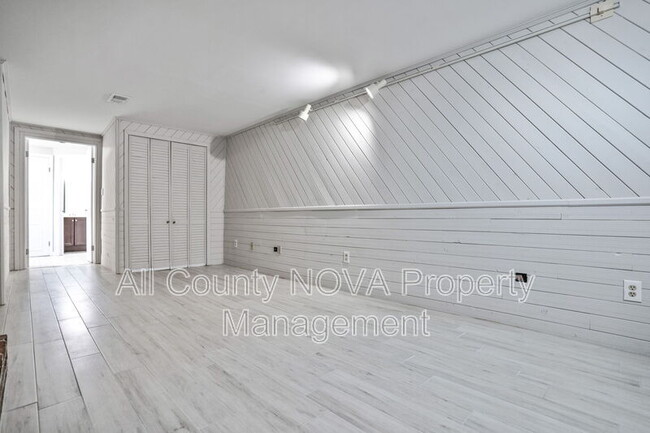 Building Photo - 1203 Michigan Ct