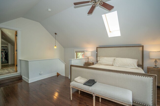 Building Photo - Charming 2-Bed, 2-Bath Loft Home in Old To...