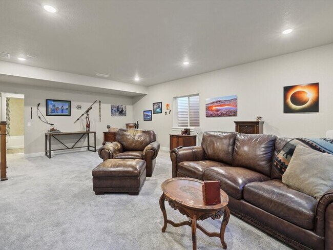 Building Photo - 16015 Mountain Flax Dr