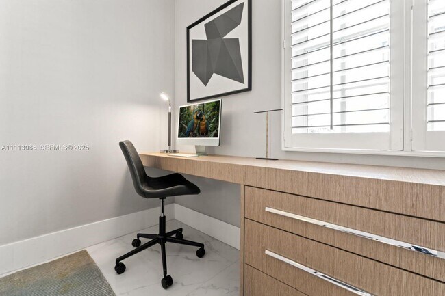 Building Photo - 19143 Fisher Island Dr