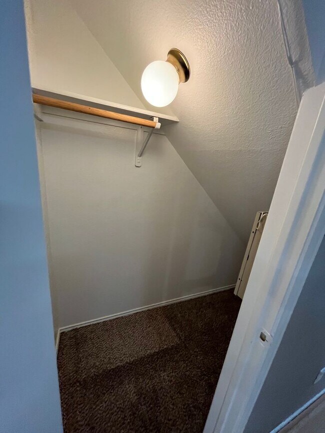 Building Photo - 9625 Sugar Hill Dr