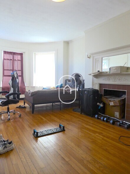 Building Photo - 908 Beacon St