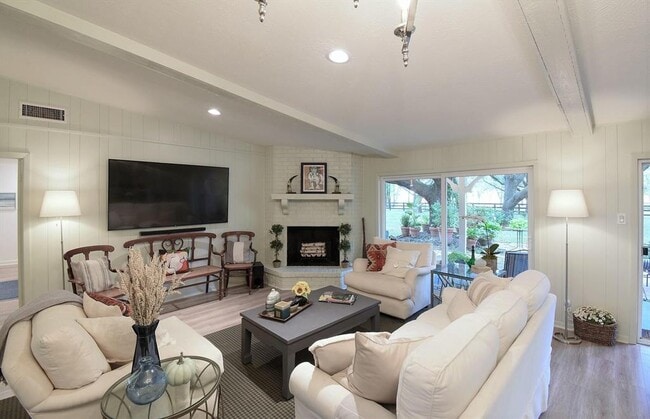 Building Photo - 34122 Pecan Hill Dr