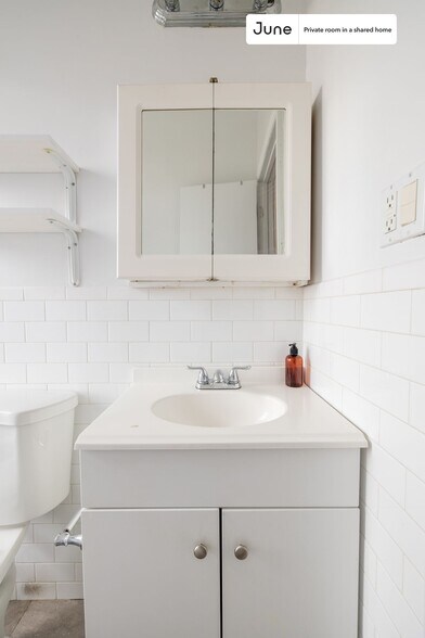 Building Photo - Room in Shared 2 bed/1 bath home