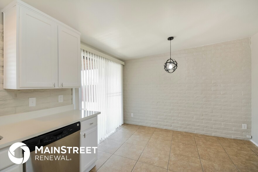 Building Photo - 4550 S Lotus Cir