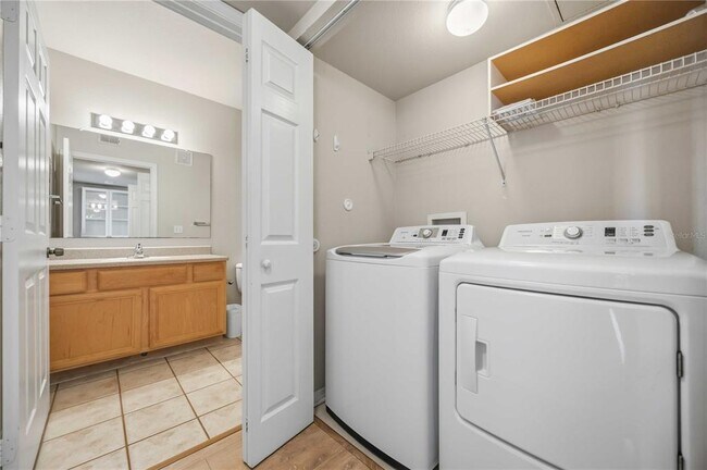 Building Photo - 1025 Villagio Cir