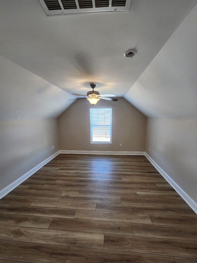 Building Photo - 223 Leadoff Dr