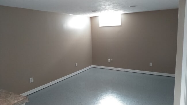 Building Photo - 1414 E 5th St