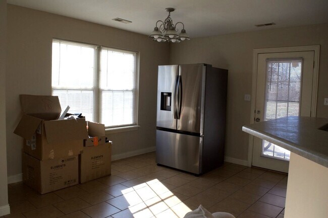 Building Photo - Nice 3 Bed 2 Bath House In Vanderveen Crossing!