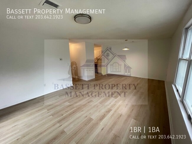 Building Photo - 30 Stoneycrest Dr