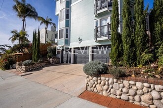 Building Photo - STUNNING TOWNHOME 2 BED 2.5 BATH 2 CAR GARAGE NORTH PARK/HILLCRES