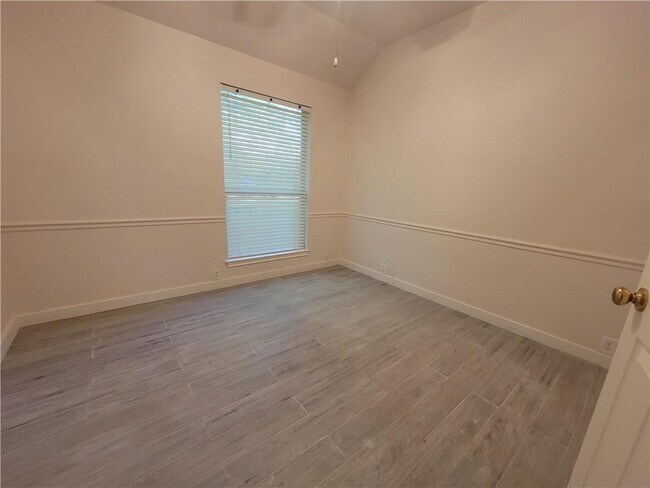 Building Photo - 1709 Autumn Fire Dr