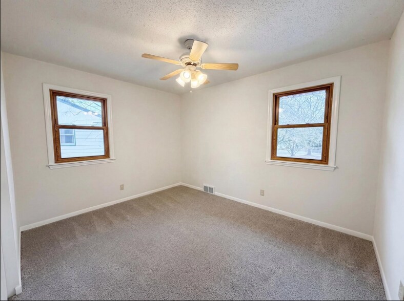 Building Photo - 8615 Virginia Cir N