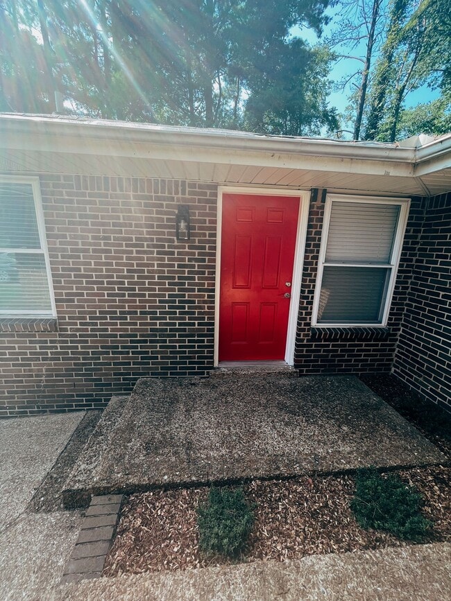 Building Photo - 862 Clematis Dr