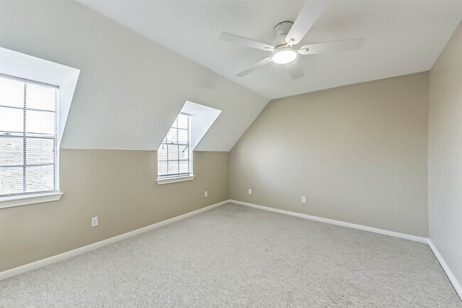 Building Photo - 11525 Burdine St