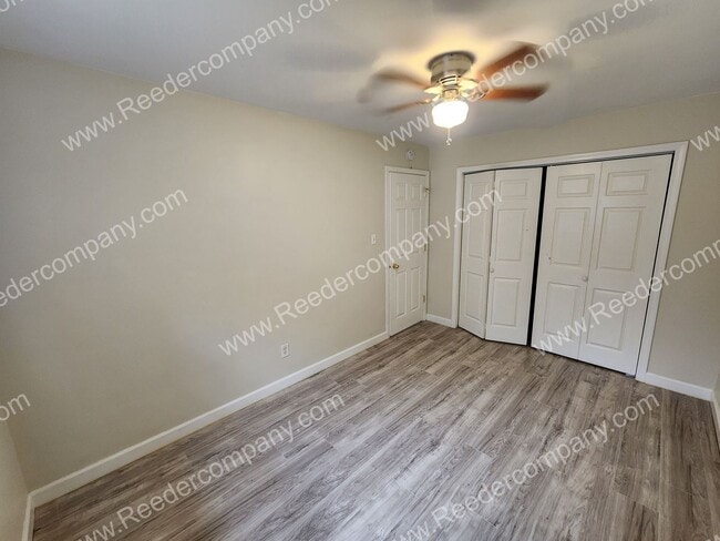 Building Photo - Spacious 3 bedroom 2 bathroom house