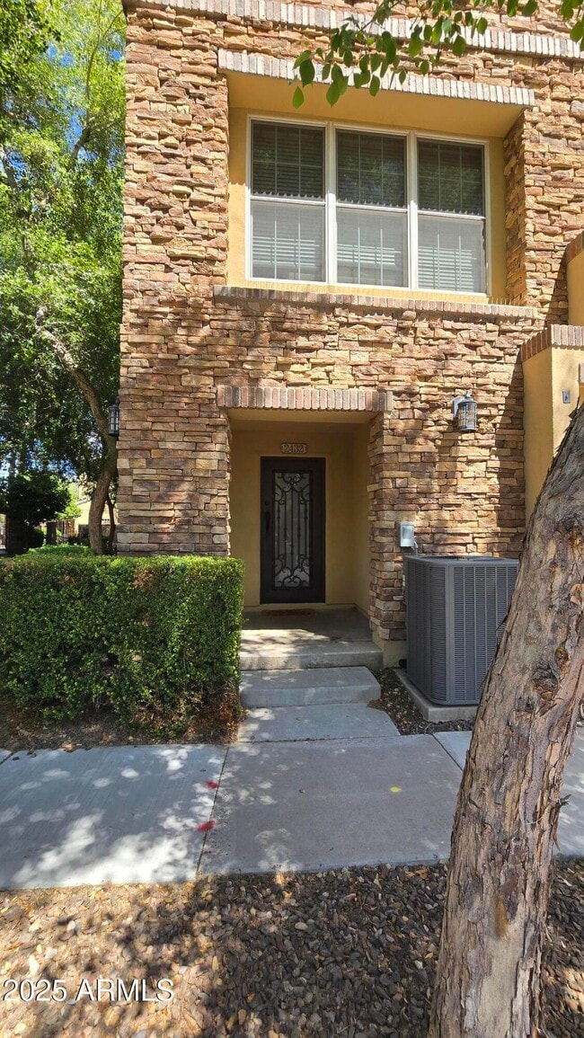 Building Photo - 2432 E Montecito Ave