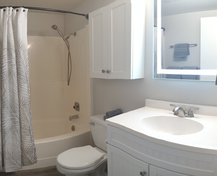 Bathroom - 9523 NE 180th St