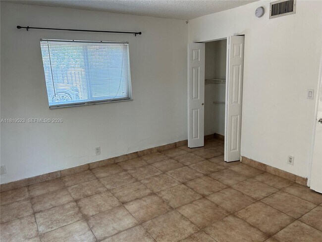 Building Photo - 1111 SW 4th St