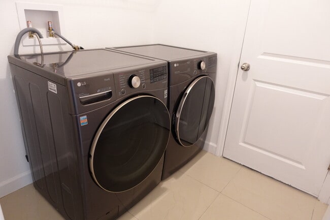 Building Photo - 11808 Thicket Wood Dr