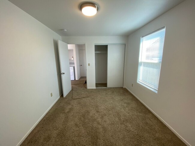 Building Photo - Spacious 5 Bed/4 Bath~