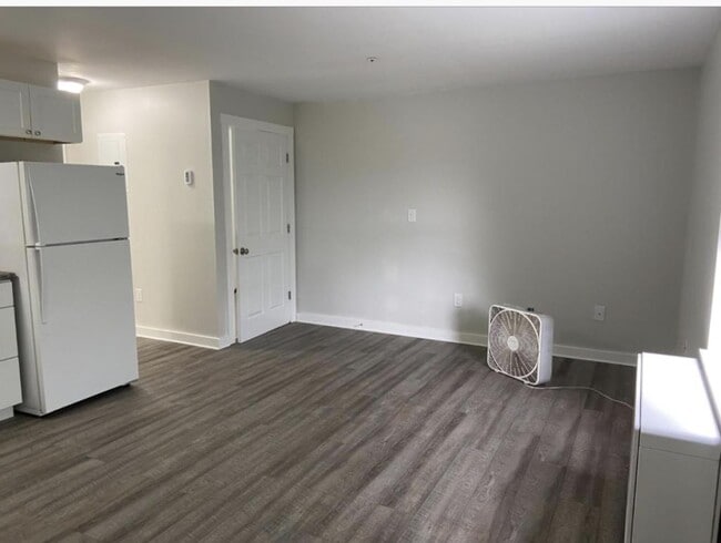 Building Photo - 45 W Main St