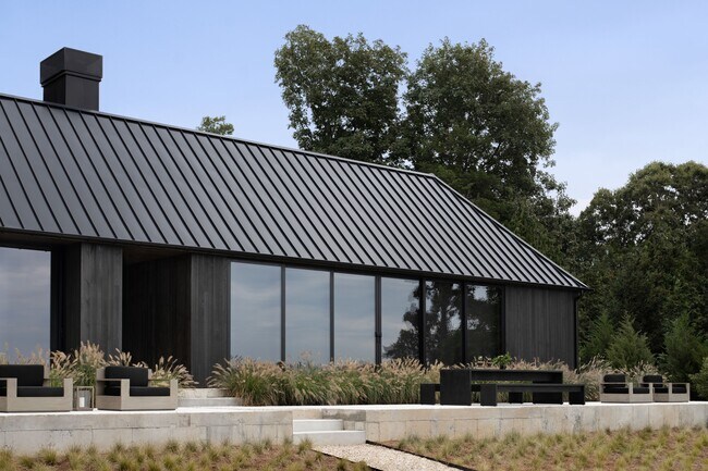 Building Photo - 265 Three Mile Harbor Hog Creek Rd