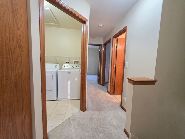 Building Photo - 3959 Blackstone Dr