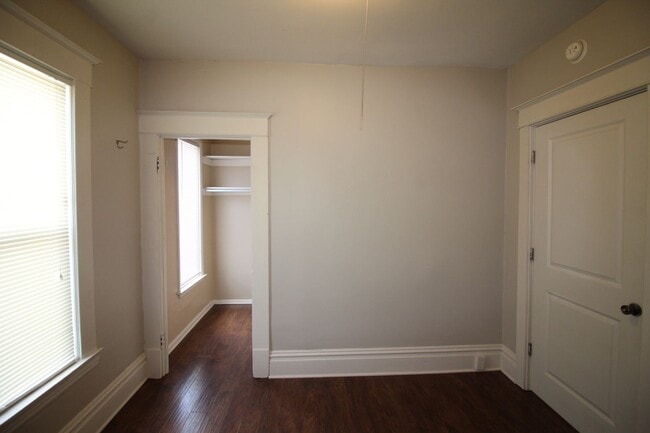 Building Photo - 4 Bedroom Home on West Side!