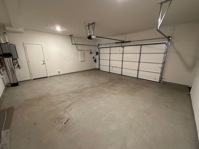 Building Photo - 2056 Marina Dr