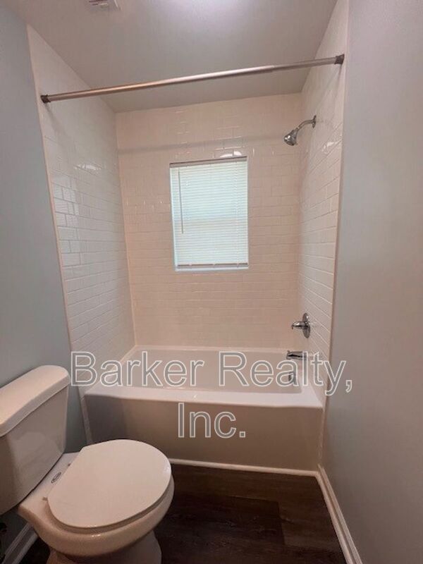 Building Photo - 1602 Pender St