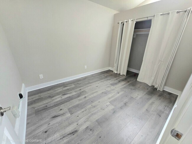 Building Photo - 1410 Calle Violeta