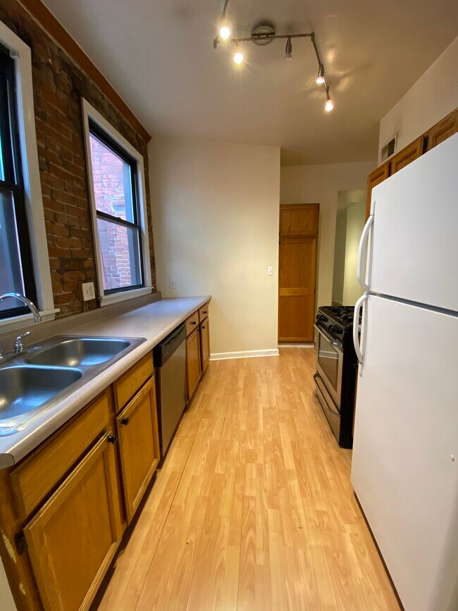 Kitchen - 156 S 18th St