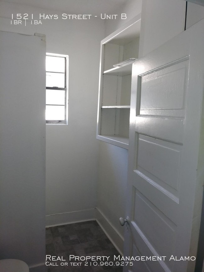 Building Photo - 1521 Hays St