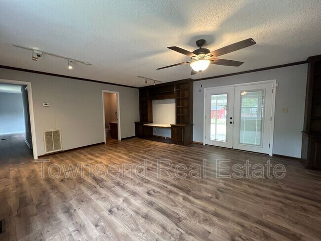 Building Photo - 5060 Chesapeake Rd