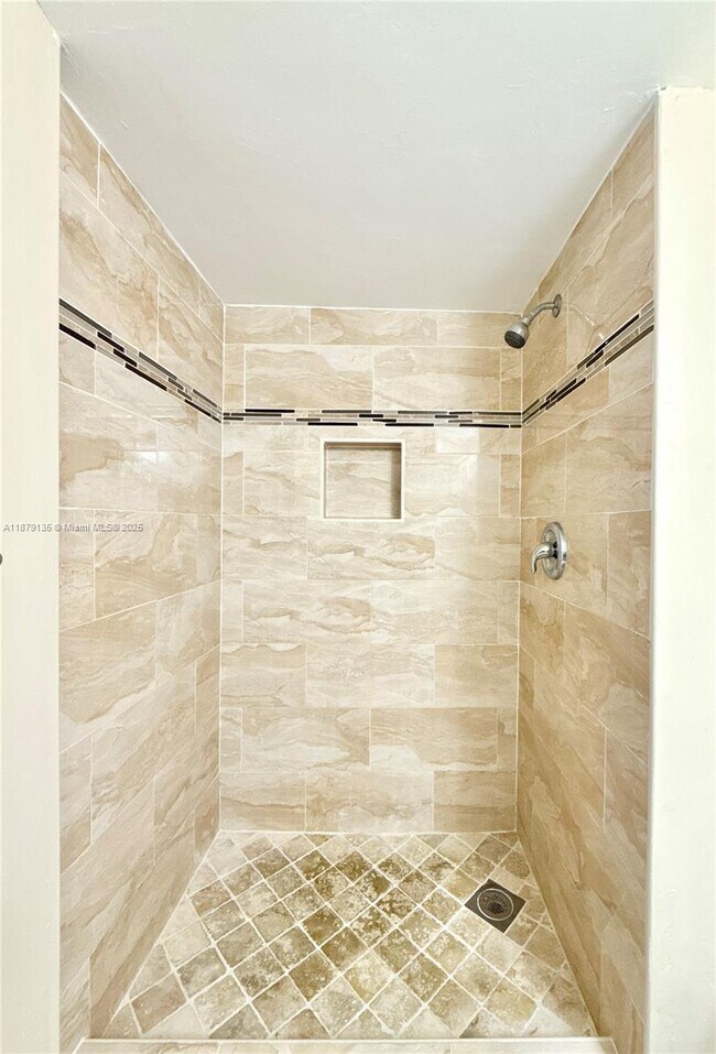 Building Photo - 227 Lakeview Dr