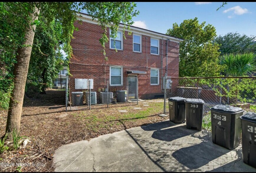Building Photo - 353 W 11th St